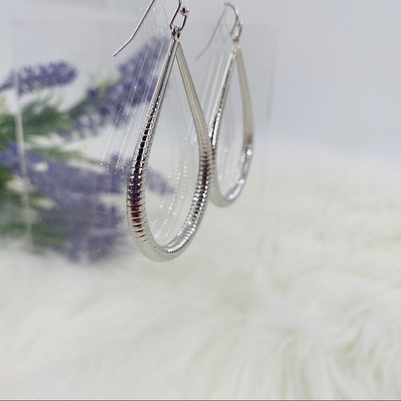 Apt. 9 Silver Drop Dangle Style Earrings - Picture 4 of 6